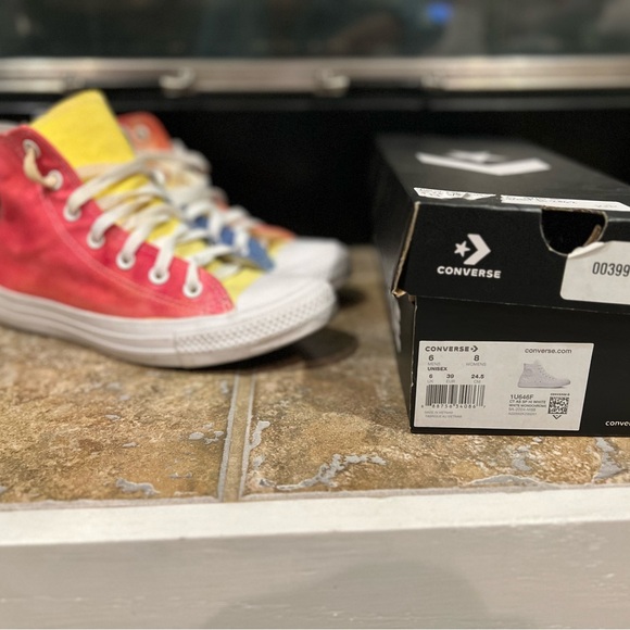 Custom converse shoes men’s size 6 women's size 8
Only wore one time. - Picture 4 of 7